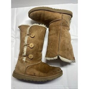 UGG Bailey Button Triplet II Women's US Sz 6 Boot Chestnut